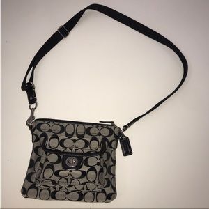 SALE💛Coach Cross body Signature Design Black
